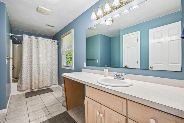 2 Stone Meadow Farm Dr, Shrewsbury, MA 01545