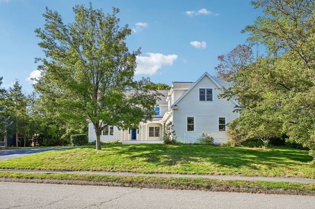 2 Stone Meadow Farm Dr, Shrewsbury, MA 01545