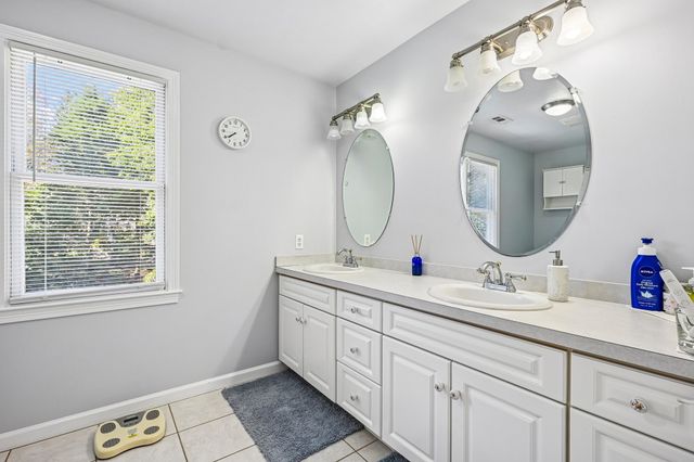 2 Stone Meadow Farm Dr, Shrewsbury, MA 01545