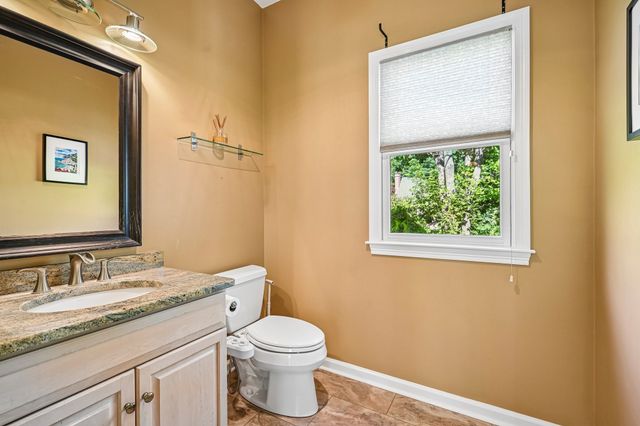 2 Stone Meadow Farm Dr, Shrewsbury, MA 01545