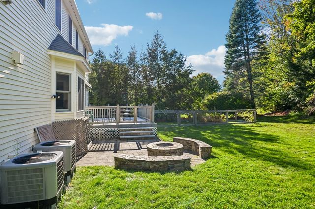 2 Stone Meadow Farm Dr, Shrewsbury, MA 01545