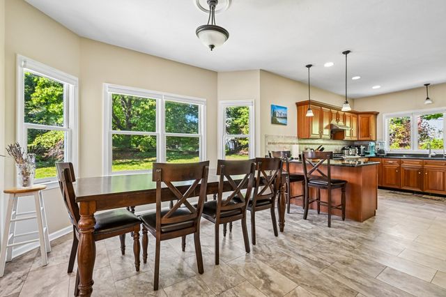 2 Stone Meadow Farm Dr, Shrewsbury, MA 01545