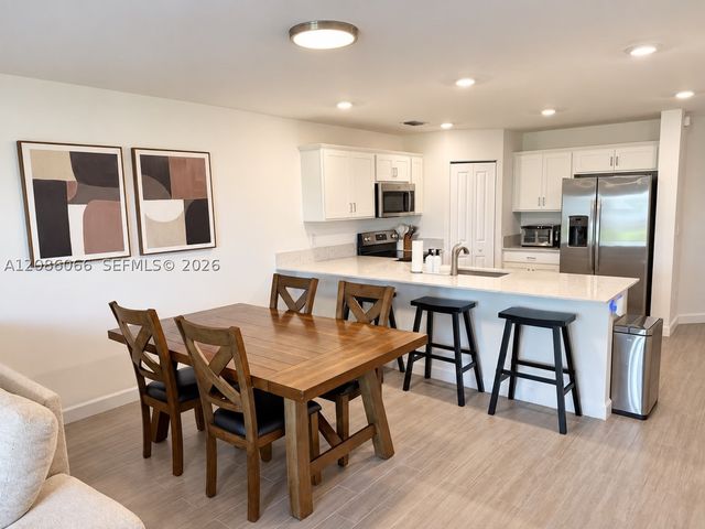 5013 Woods Edge Cir, Riviera Beach, FL 33410