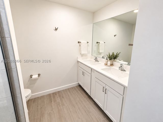 5013 Woods Edge Cir, Riviera Beach, FL 33410