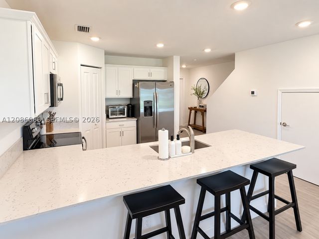 5013 Woods Edge Cir, Riviera Beach, FL 33410