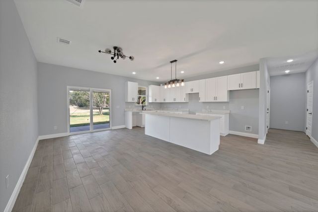 206 Lakeview Drive, Runaway Bay, TX 76426