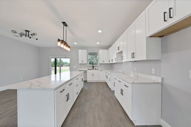 206 Lakeview Drive, Runaway Bay, TX 76426