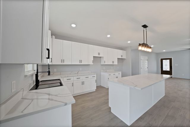 206 Lakeview Drive, Runaway Bay, TX 76426