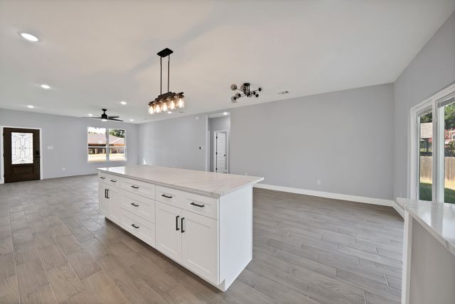 206 Lakeview Drive, Runaway Bay, TX 76426