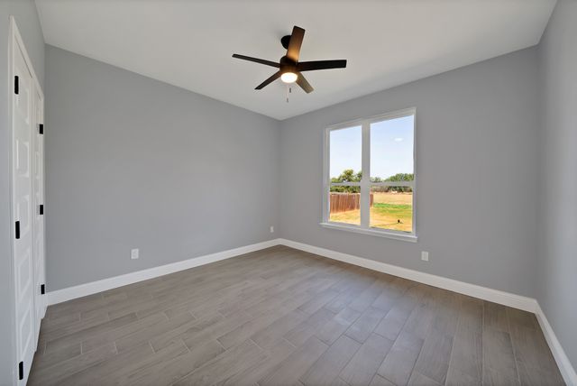 206 Lakeview Drive, Runaway Bay, TX 76426