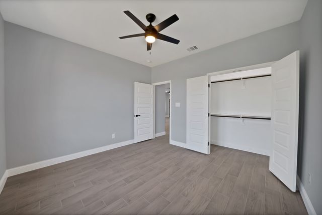 206 Lakeview Drive, Runaway Bay, TX 76426