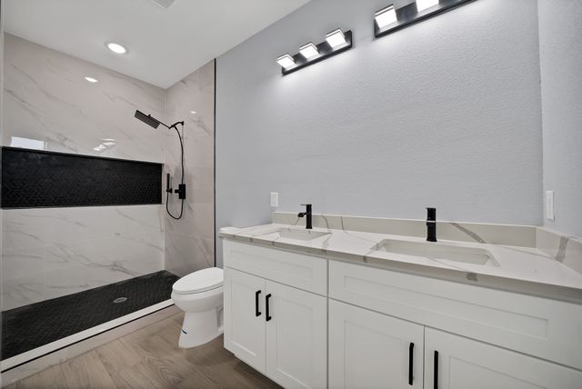 206 Lakeview Drive, Runaway Bay, TX 76426