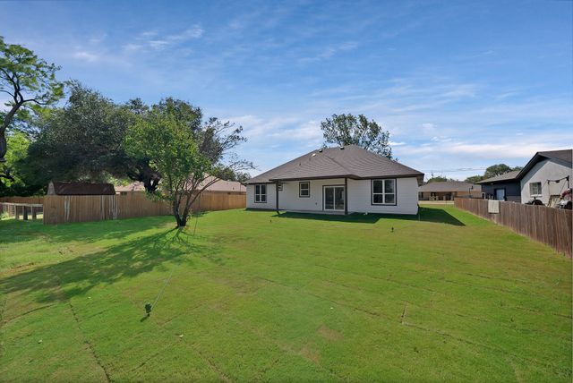 206 Lakeview Drive, Runaway Bay, TX 76426