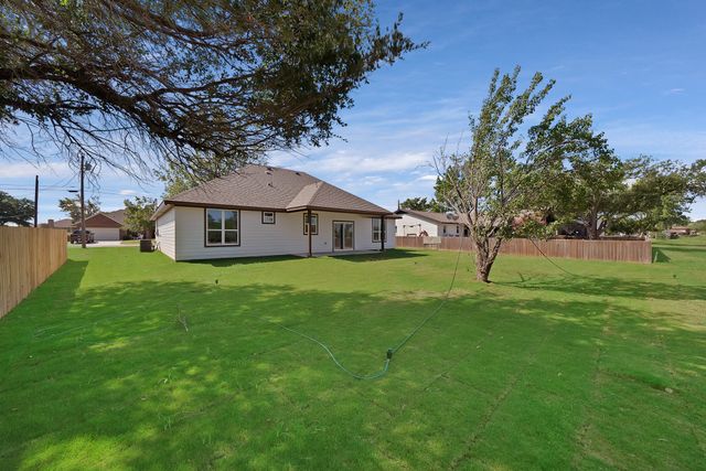 206 Lakeview Drive, Runaway Bay, TX 76426