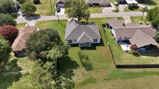 206 Lakeview Drive, Runaway Bay, TX 76426