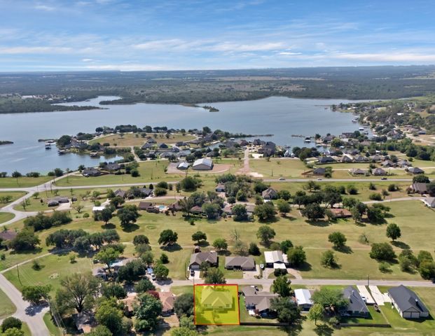 206 Lakeview Drive, Runaway Bay, TX 76426