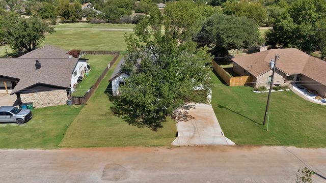 206 Lakeview Drive, Runaway Bay, TX 76426
