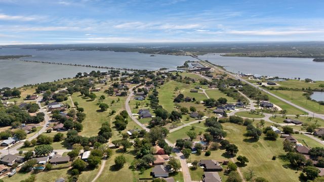 206 Lakeview Drive, Runaway Bay, TX 76426