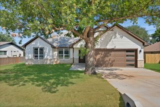 206 Lakeview Drive, Runaway Bay, TX 76426