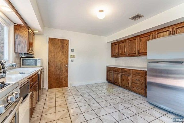 42-32 Debruin Drive, Fair Lawn, NJ 07410
