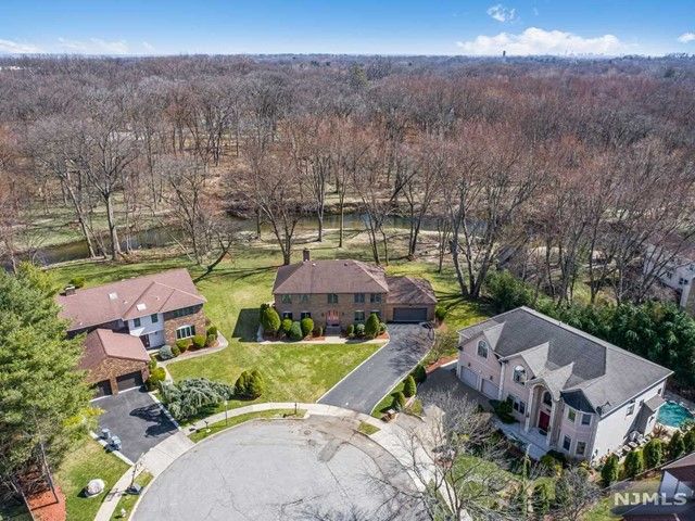 42-32 Debruin Drive, Fair Lawn, NJ 07410