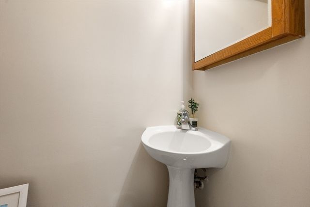 872 Massachusetts Avenue 303, Cambridge, MA 02139