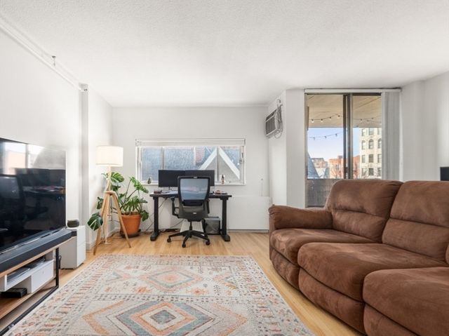 872 Massachusetts Avenue 303, Cambridge, MA 02139