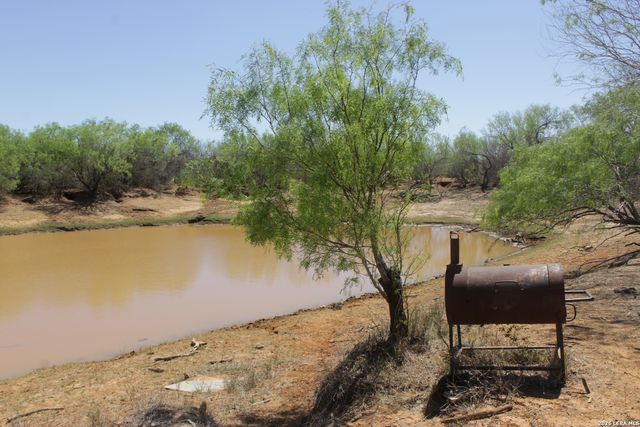 200 Rogers Ranch Road, Big Wells, TX 78830