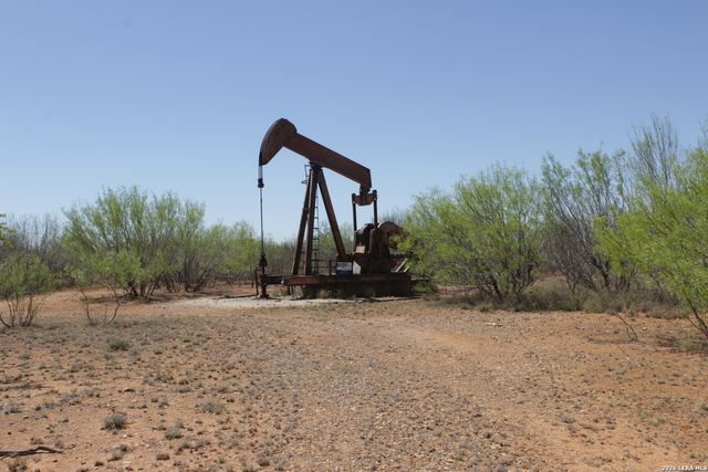 200 Rogers Ranch Road, Big Wells, TX 78830