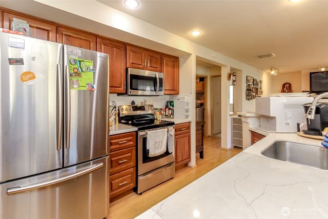 176 Eagle Ridge Drive E, Puyallup, WA 98374