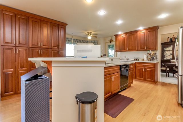 176 Eagle Ridge Drive E, Puyallup, WA 98374