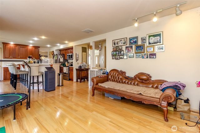 176 Eagle Ridge Drive E, Puyallup, WA 98374