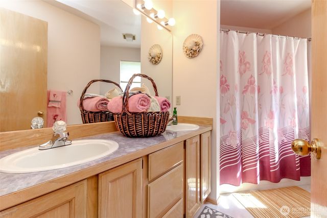 176 Eagle Ridge Drive E, Puyallup, WA 98374