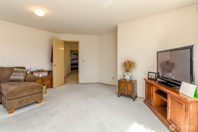 176 Eagle Ridge Drive E, Puyallup, WA 98374