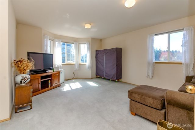 176 Eagle Ridge Drive E, Puyallup, WA 98374