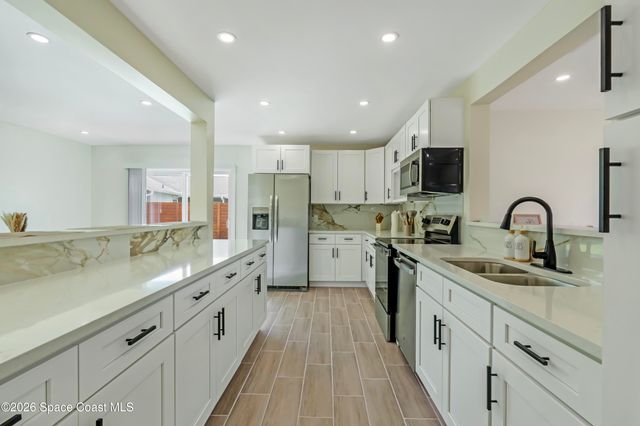 2333 Meadow Cove Boulevard, Melbourne, FL 32935