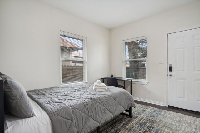 4216 E Side Avenue, Dallas, TX 75226
