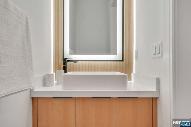 1047 Anderson Avenue A, Fort Lee, NJ 07024