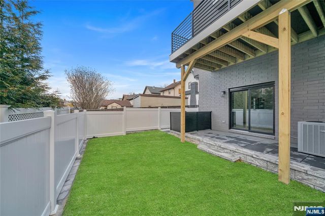 1047 Anderson Avenue A, Fort Lee, NJ 07024