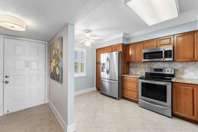 7076 Huntington Lane 502, Delray Beach, FL 33446