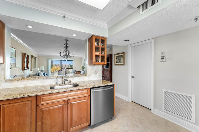 7076 Huntington Lane 502, Delray Beach, FL 33446