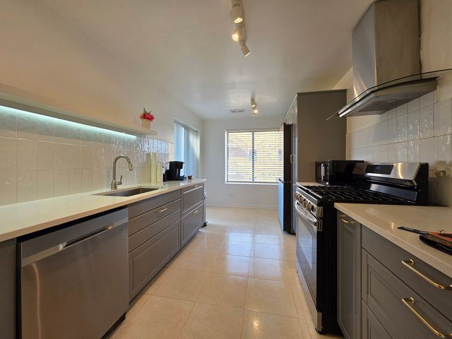 6790 180th Street 2, Tinley Park, IL 60477