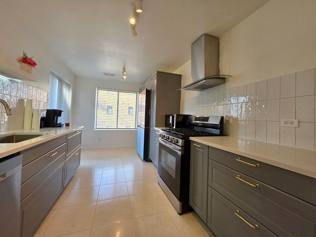 6790 180th Street 2, Tinley Park, IL 60477