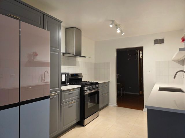 6790 180th Street 2, Tinley Park, IL 60477