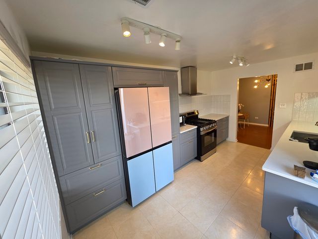 6790 180th Street 2, Tinley Park, IL 60477