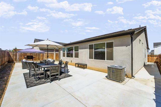 2642 Highland Avenue, Clovis, CA 93619