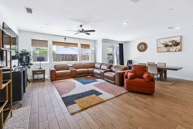 2642 Highland Avenue, Clovis, CA 93619