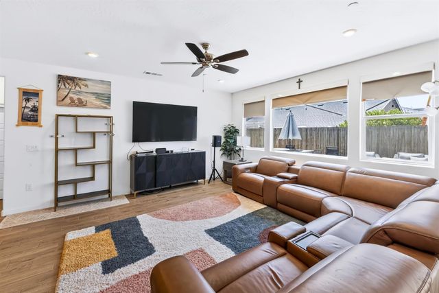 2642 Highland Avenue, Clovis, CA 93619