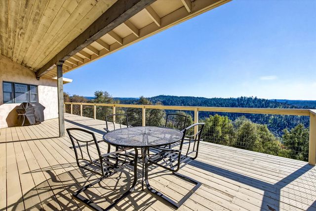 19165 Leopard Ct, Grass Valley, CA 95949