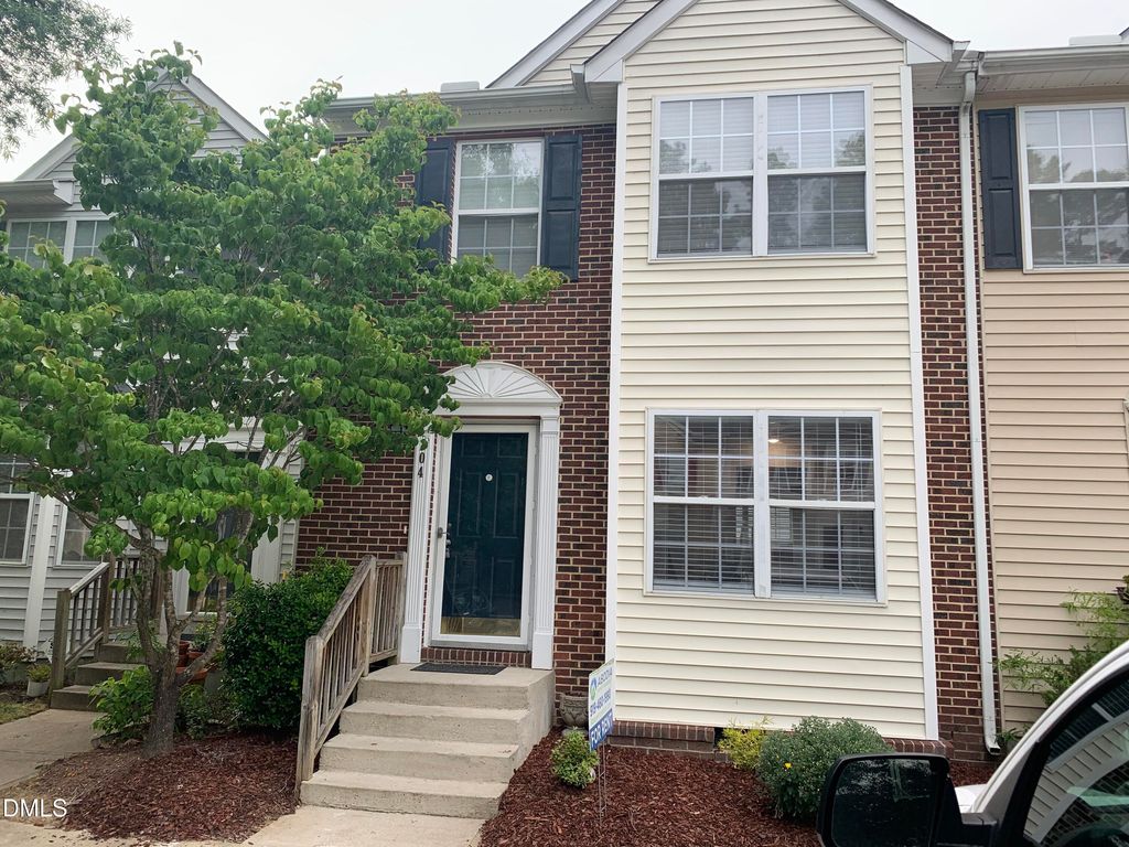 204 Climbing Ivy Court, Cary, NC 27511